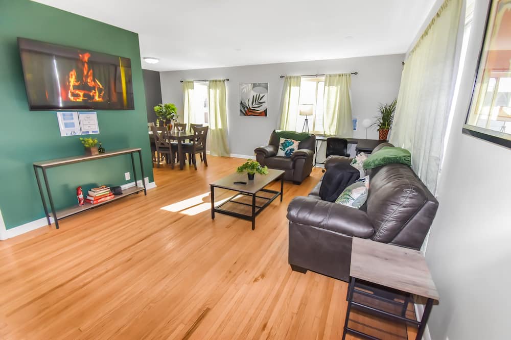 Photo of Livingroom in North Park Hill