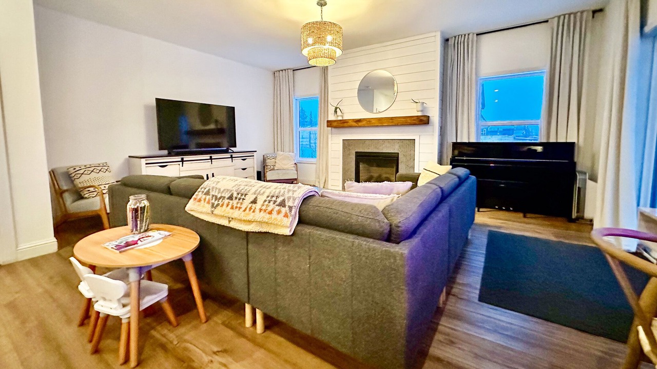 Photo of Livingroom in Summit Cove