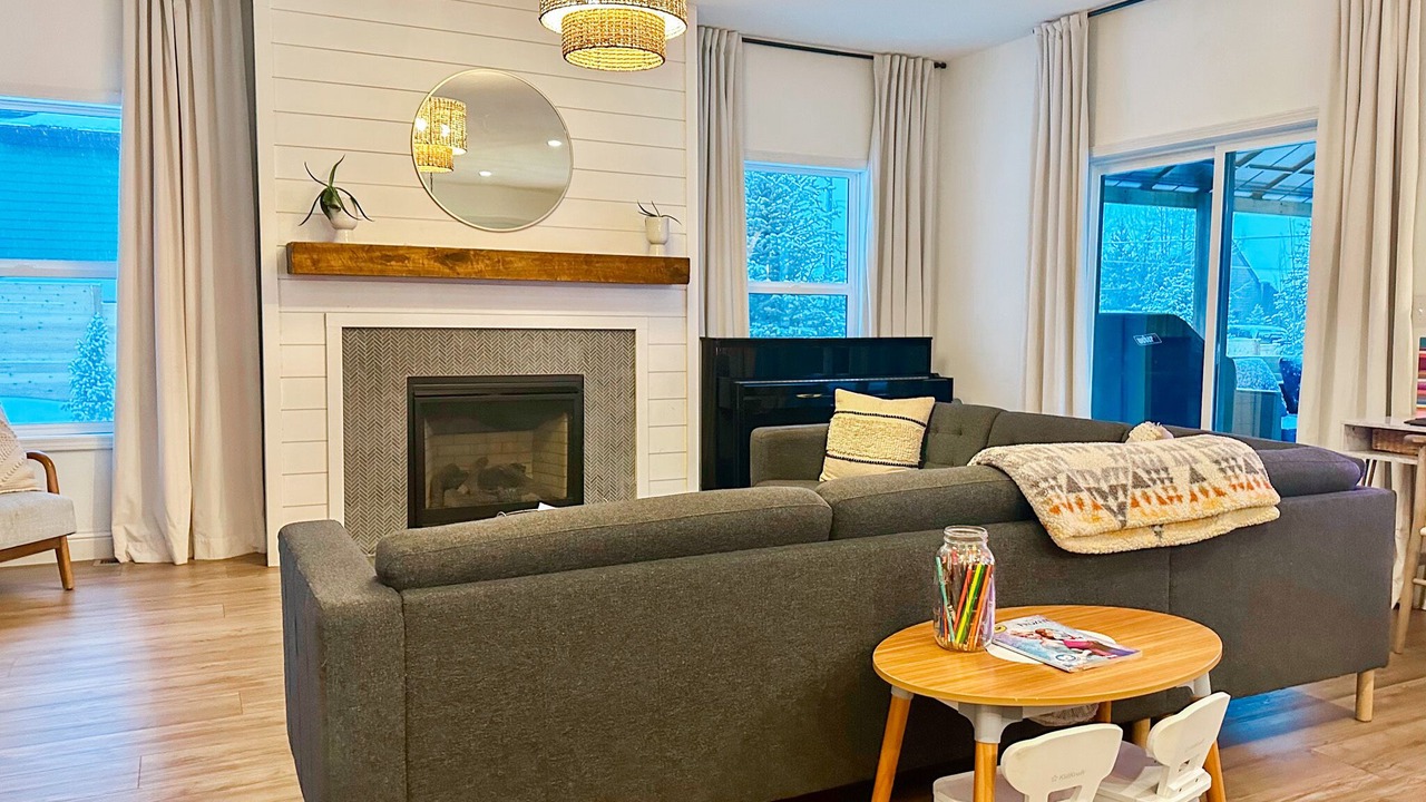 Photo of Livingroom in Summit Cove