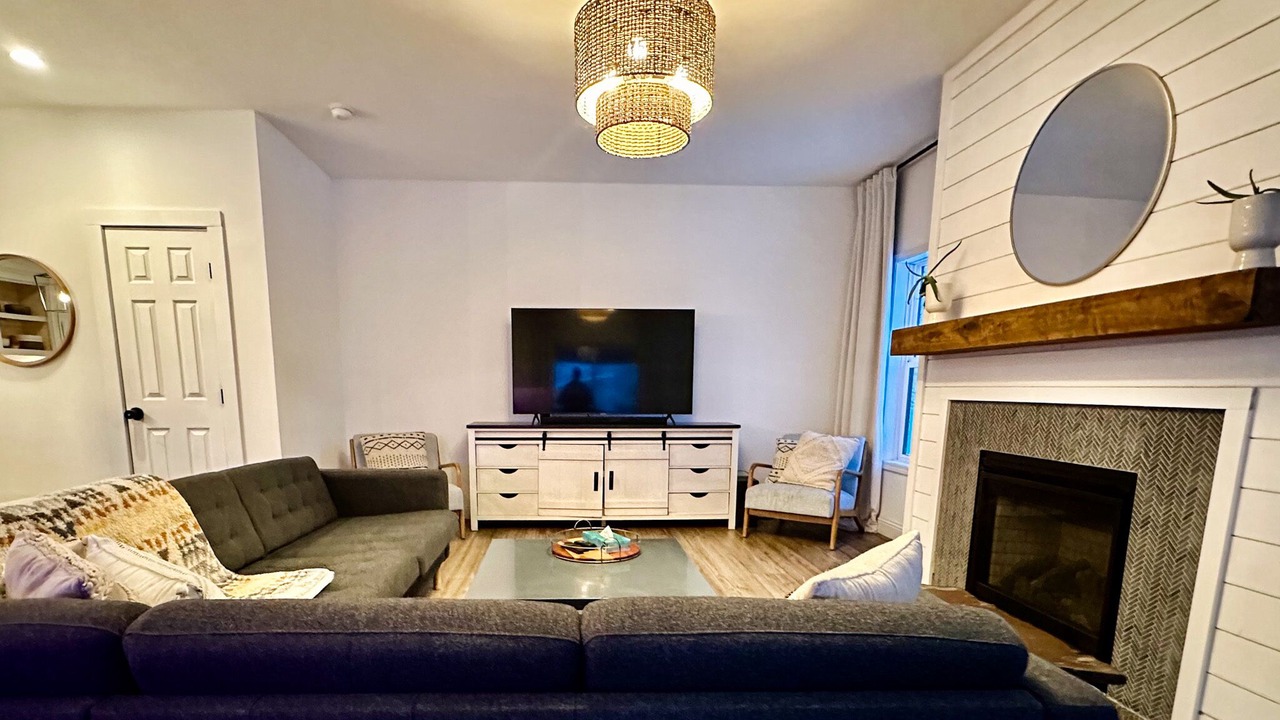 Photo of Livingroom in Summit Cove