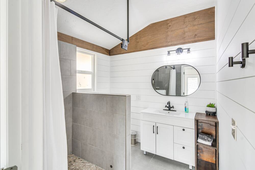Photo of Bathroom in Pine