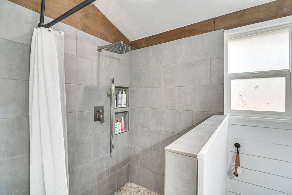 Photo of Bathroom in Pine