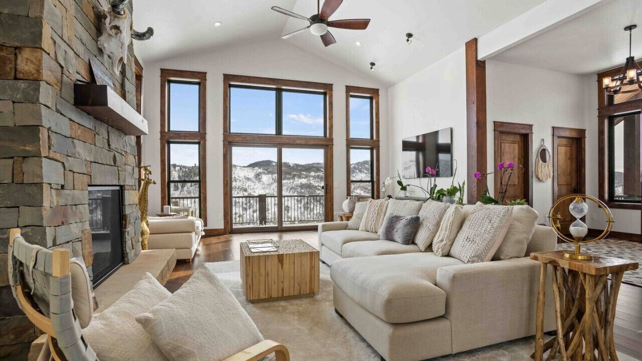 Photo of Livingroom in Clark