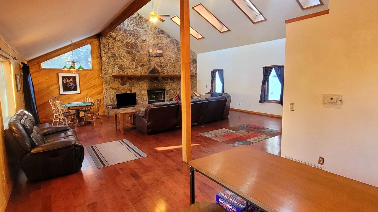 Photo of Livingroom in Pine