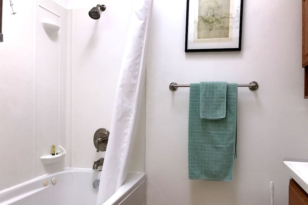 Photo of Bathroom in Golden