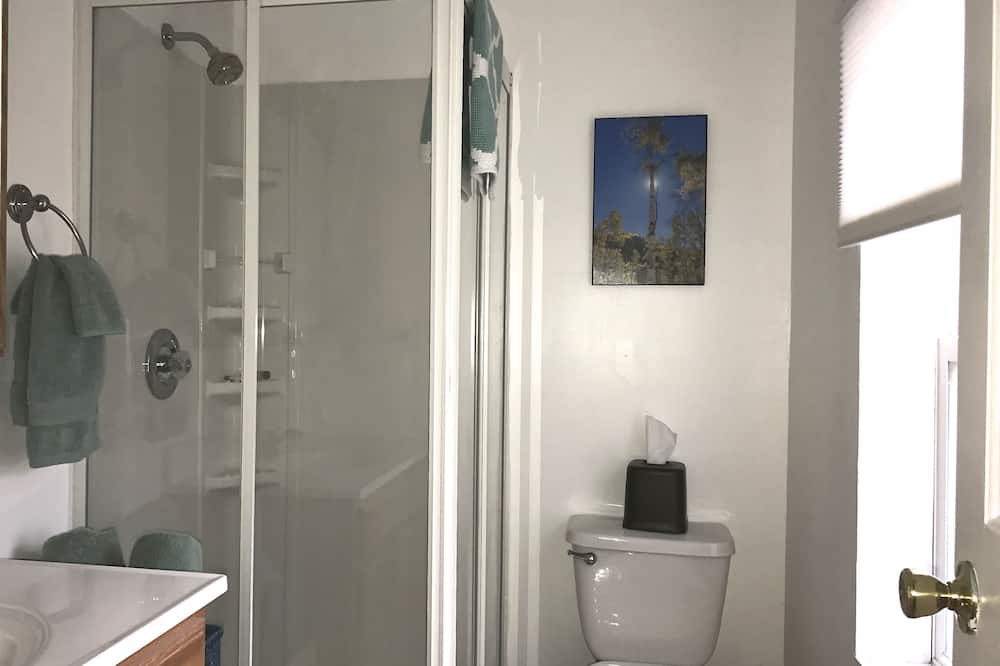 Photo of Bathroom in Golden