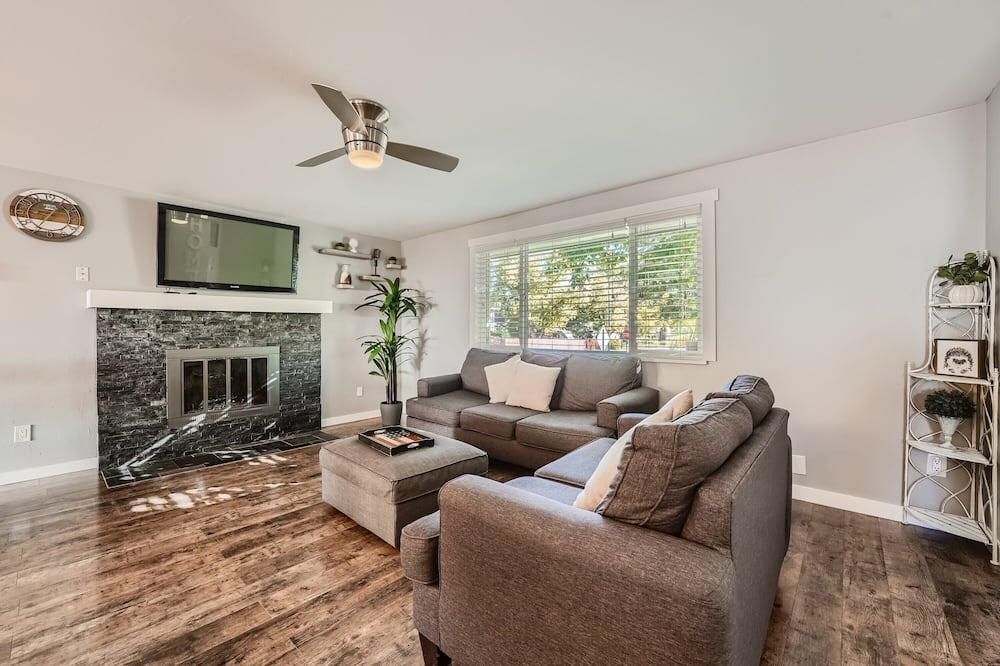 Photo of Livingroom in Lakewood