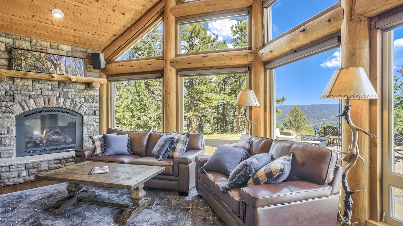 Photo of Livingroom in Woodland Park