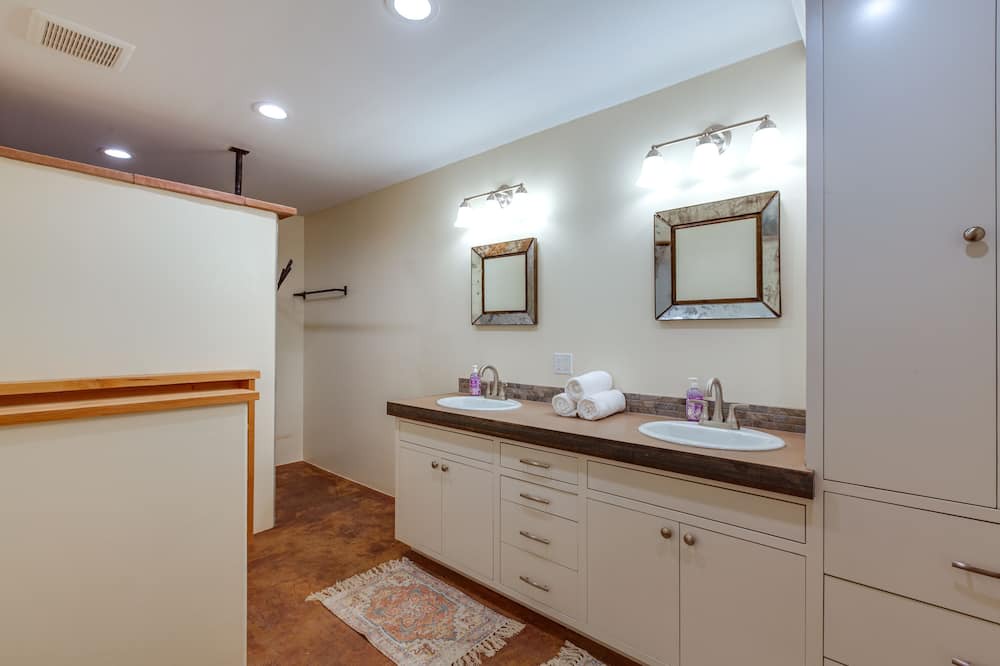 Photo of Bathroom in Antonito