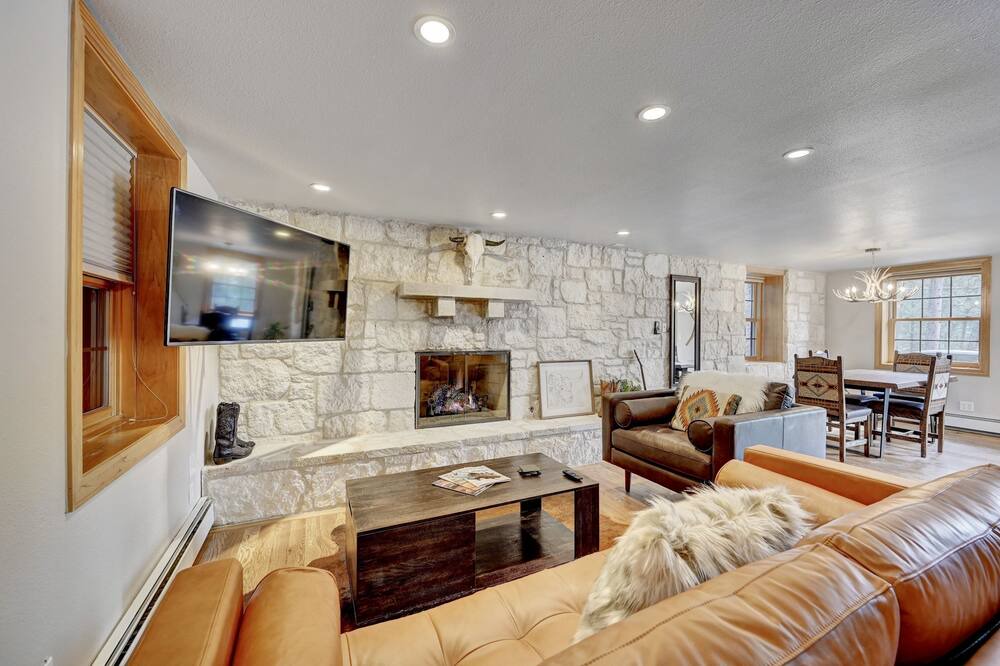 Photo of Livingroom in Kerr Gulch