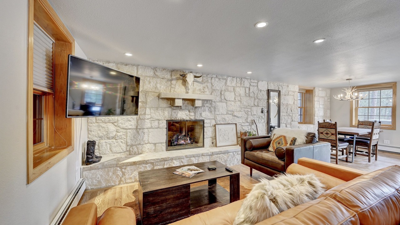 Photo of Livingroom in Kerr Gulch