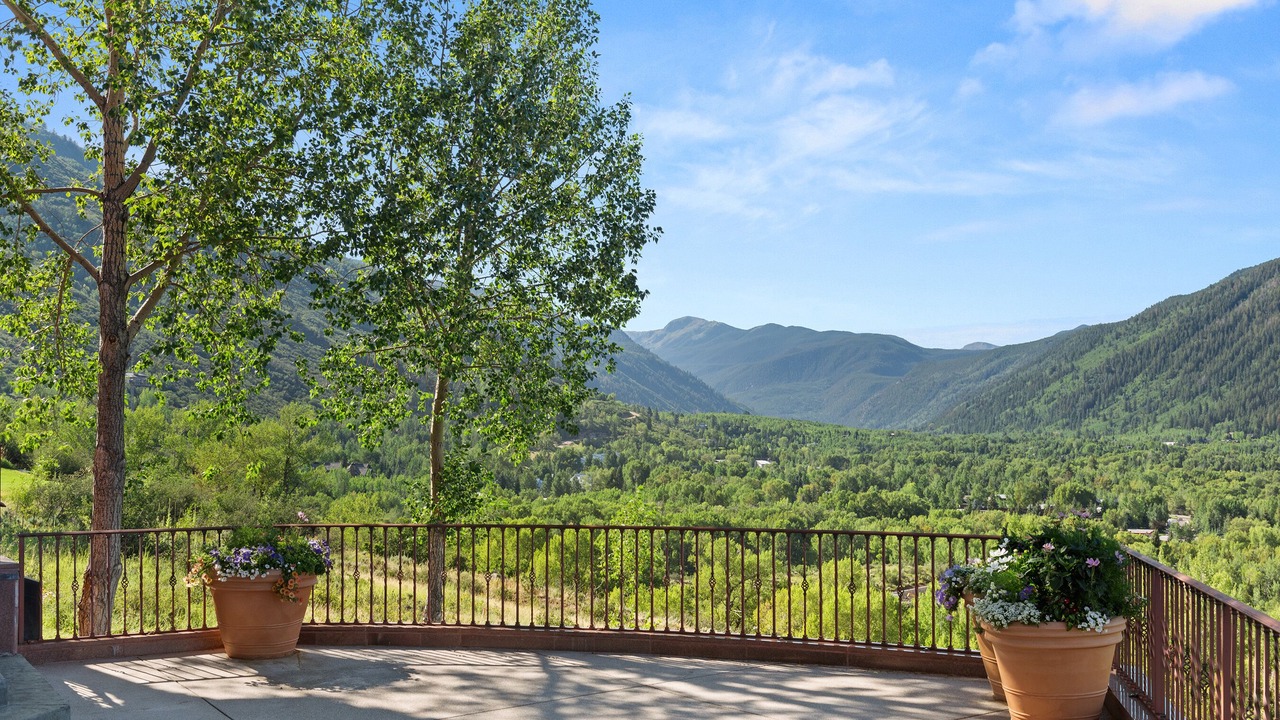 Photo of Outdoor in Red Mountain