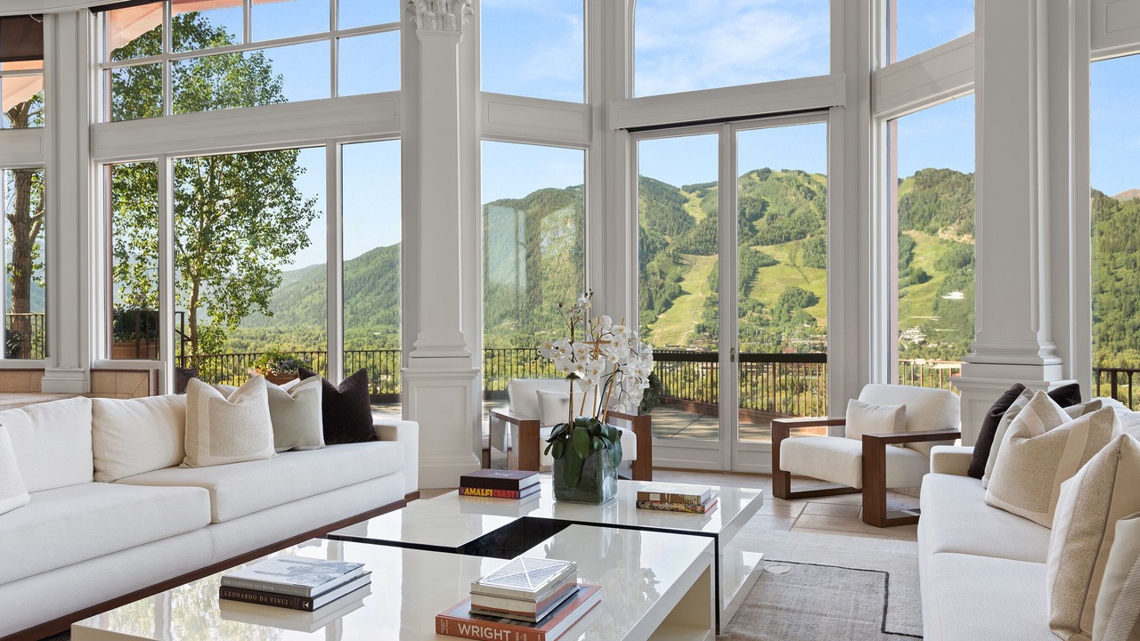 Photo of Livingroom in Red Mountain