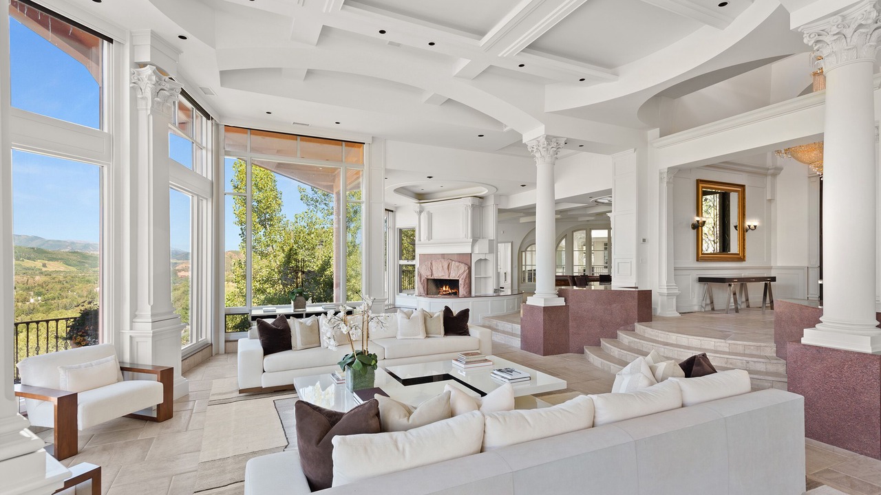Photo of Livingroom in Red Mountain