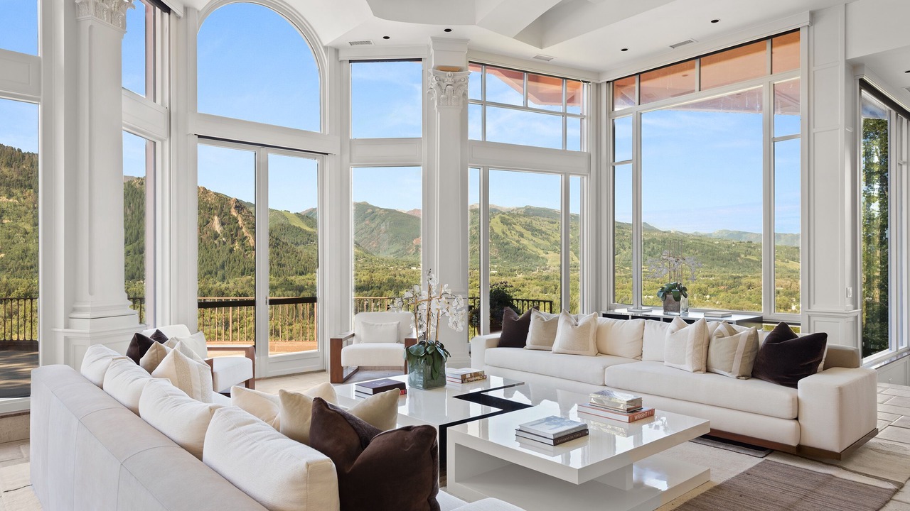 Photo of Livingroom in Red Mountain