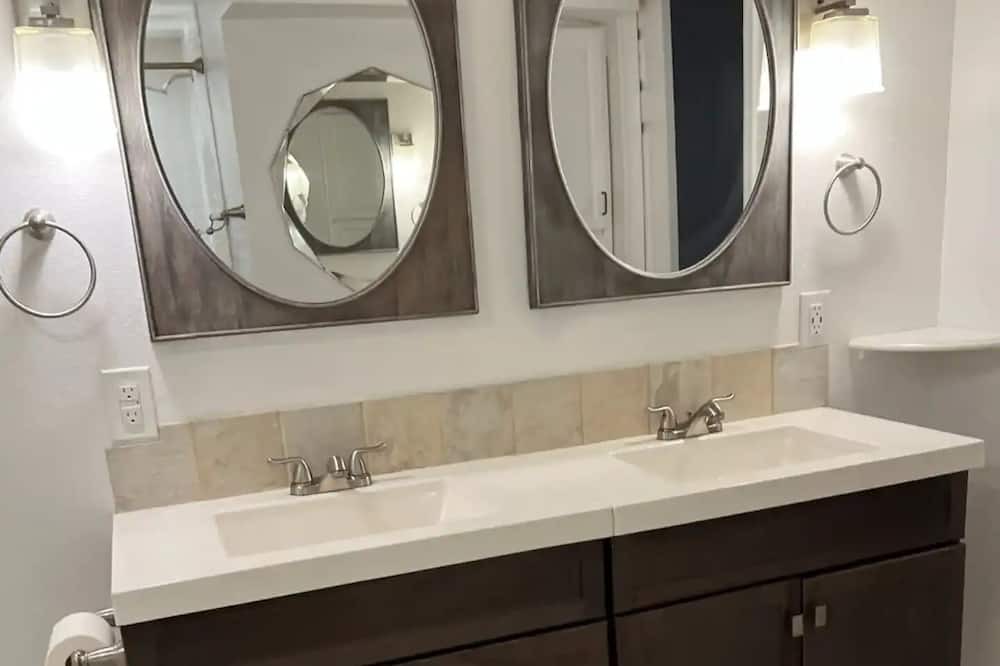 Photo of Bathroom in Alta Vista Area