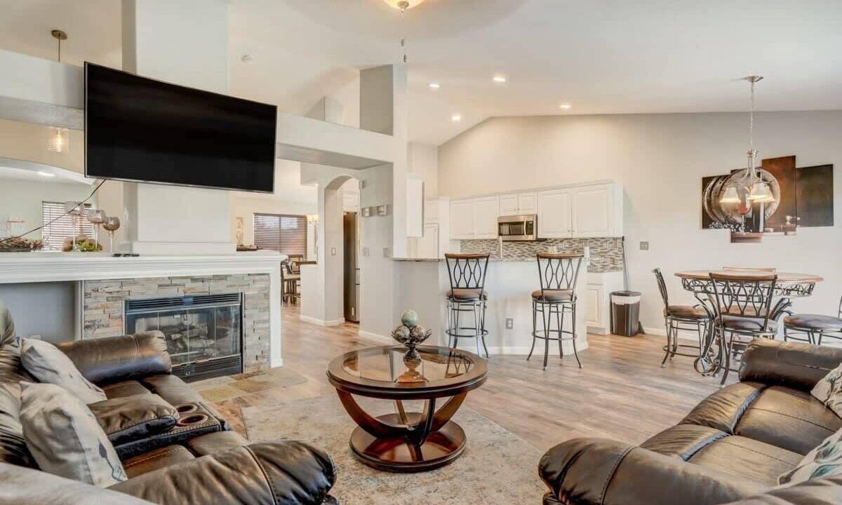 Photo of Livingroom in Southeast Colorado Springs