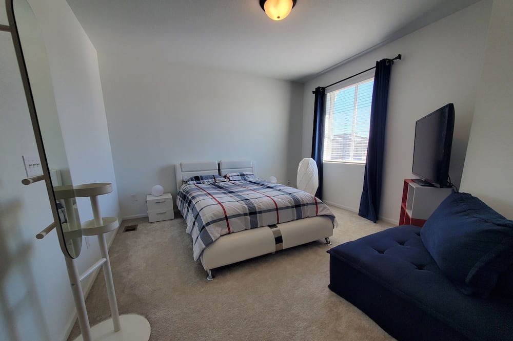 Photo of Bedroom in Aurora