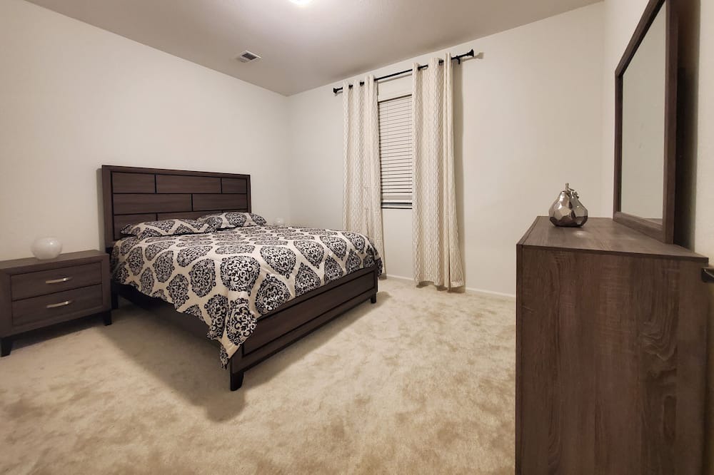 Photo of Bedroom in Aurora