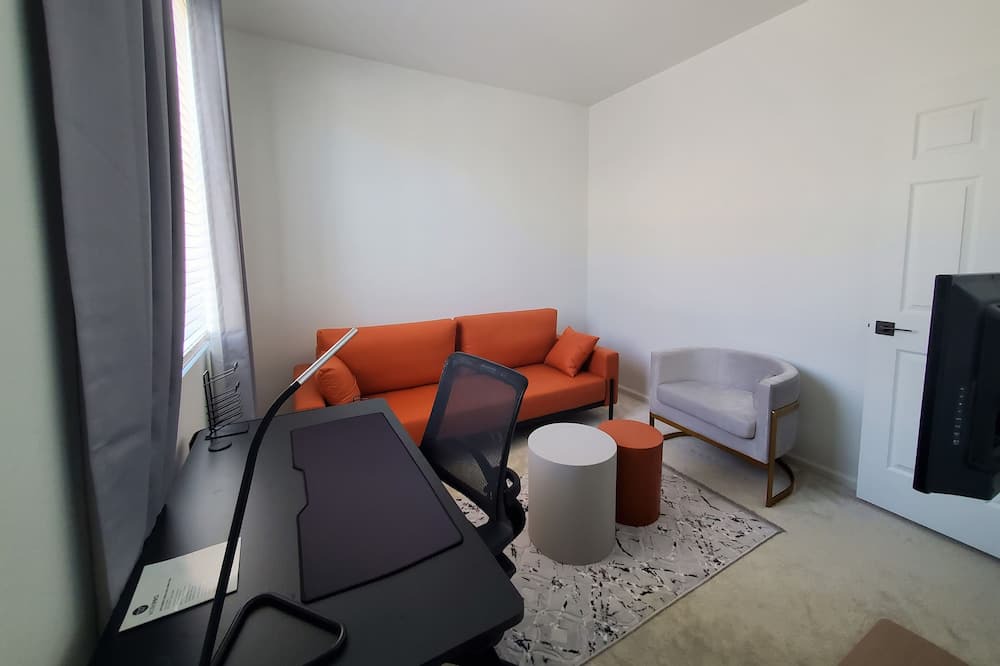Photo of Livingroom in Aurora