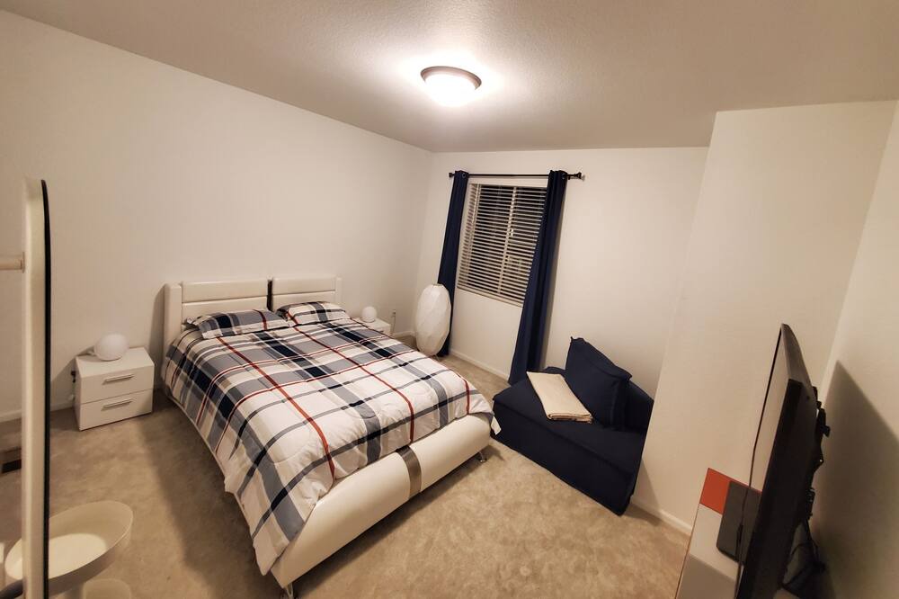 Photo of Bedroom in Aurora