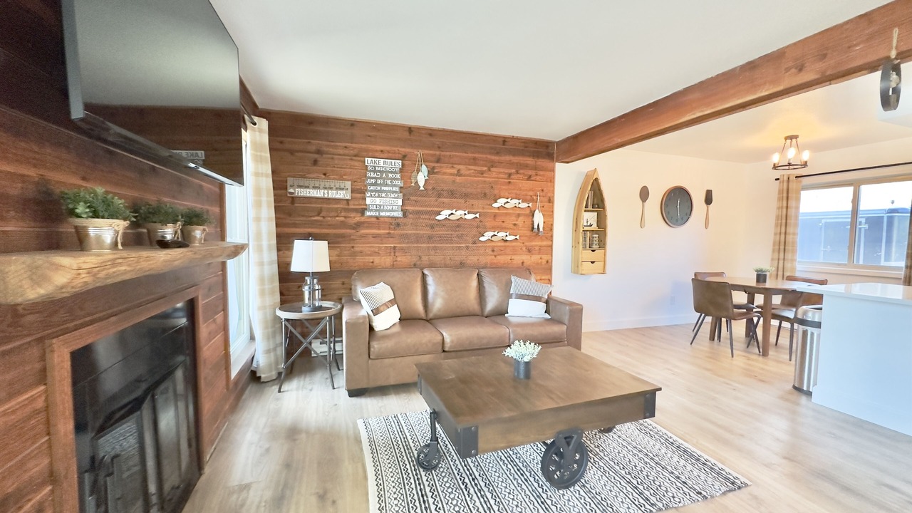Photo of Livingroom in Crystal Lake