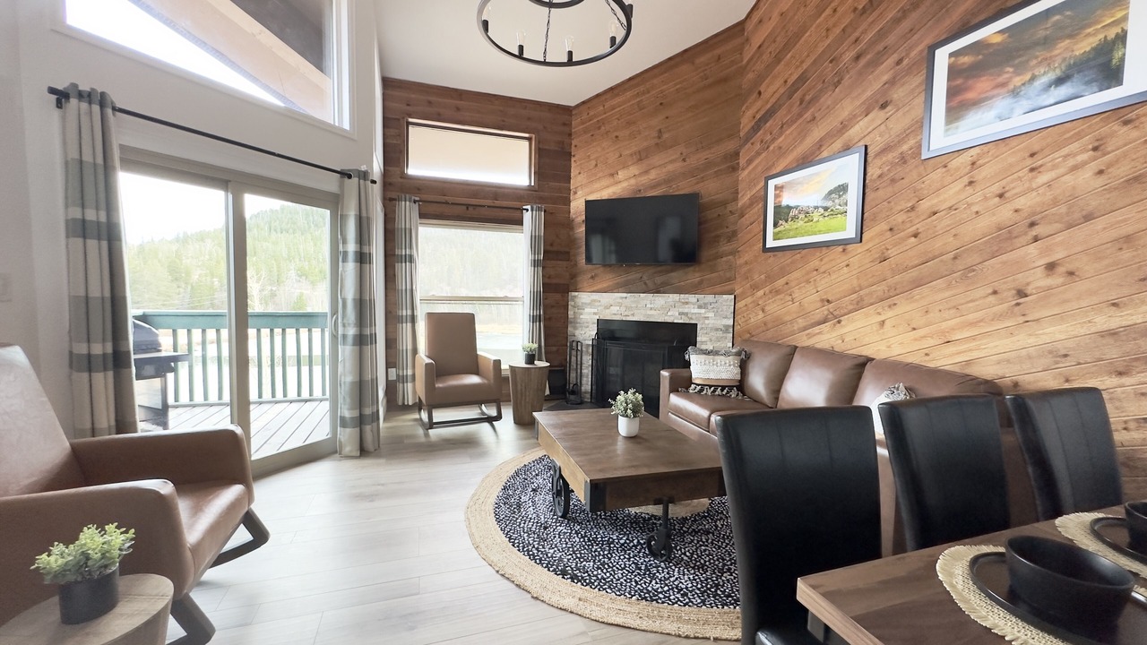 Photo of Livingroom in Crystal Lake