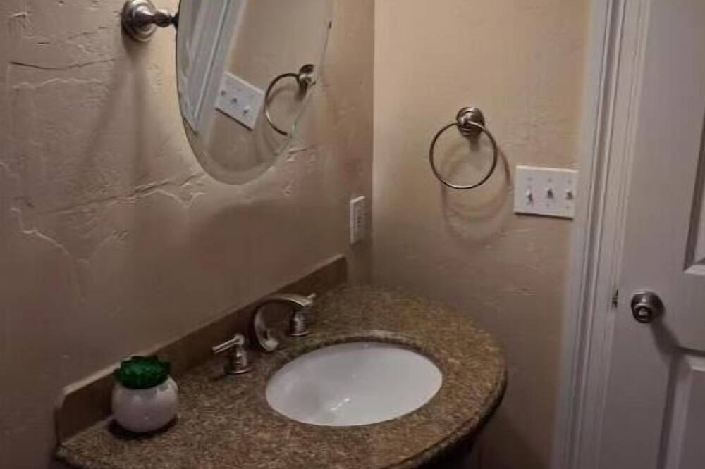 Photo of Bathroom in Golden