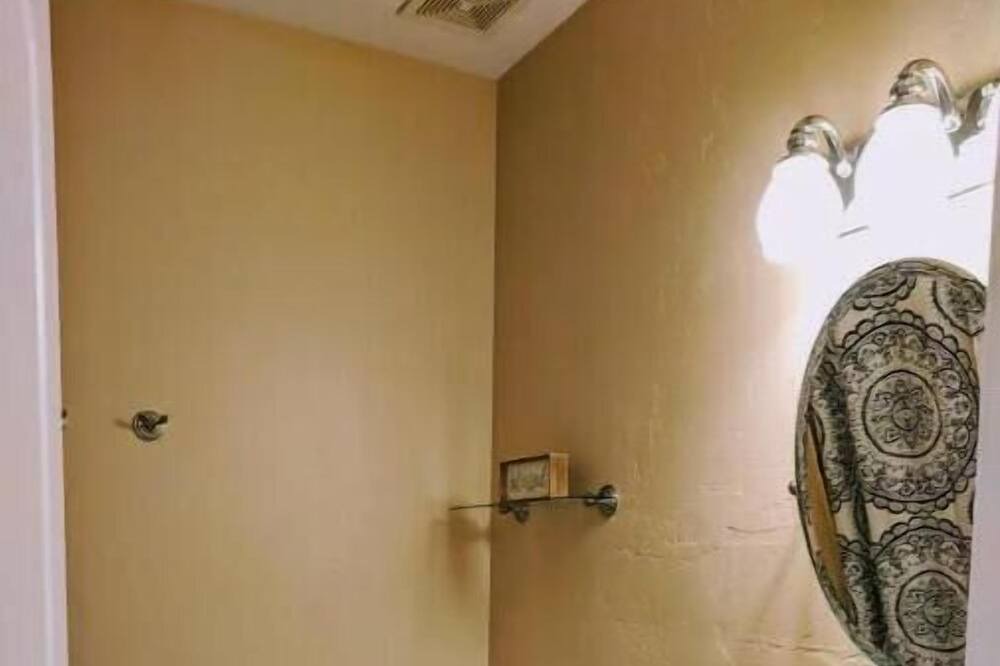 Photo of Bathroom in Golden