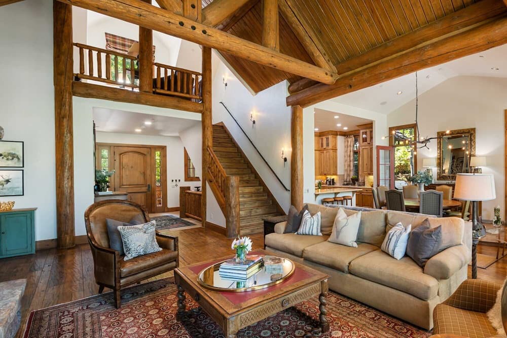Photo of Livingroom in Edwards