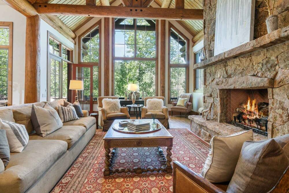 Photo of Livingroom in Edwards