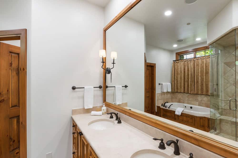 Photo of Bathroom in Edwards