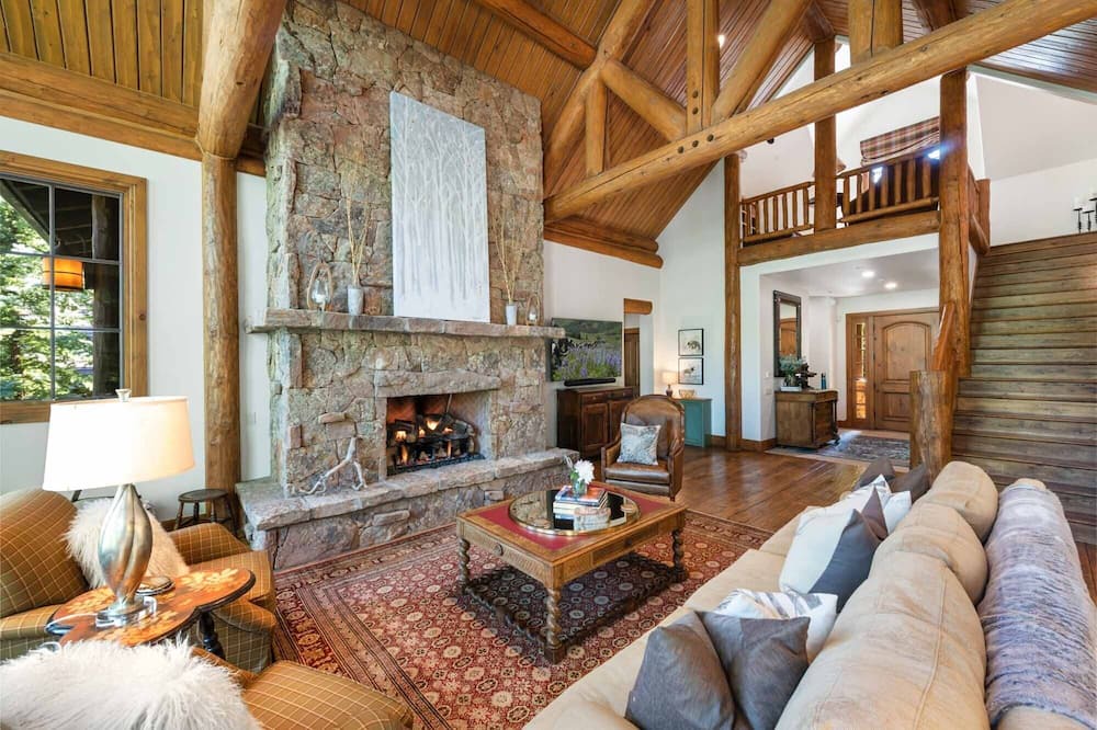 Photo of Livingroom in Edwards