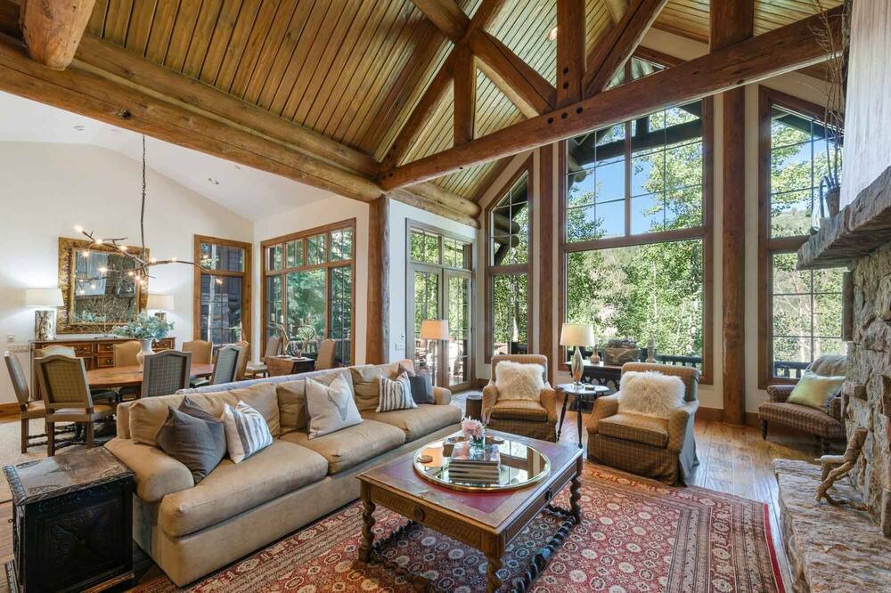 Photo of Livingroom in Edwards