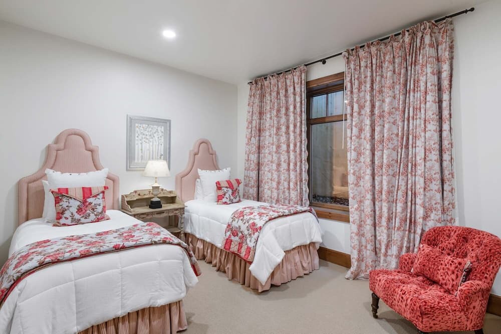 Photo of Bedroom in Edwards