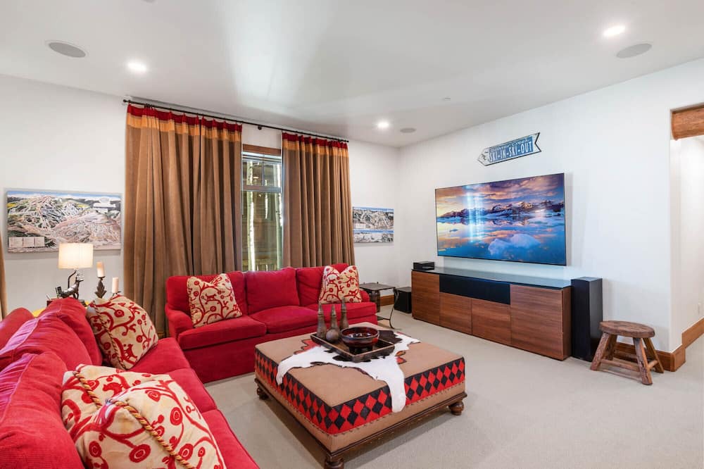 Photo of Livingroom in Edwards