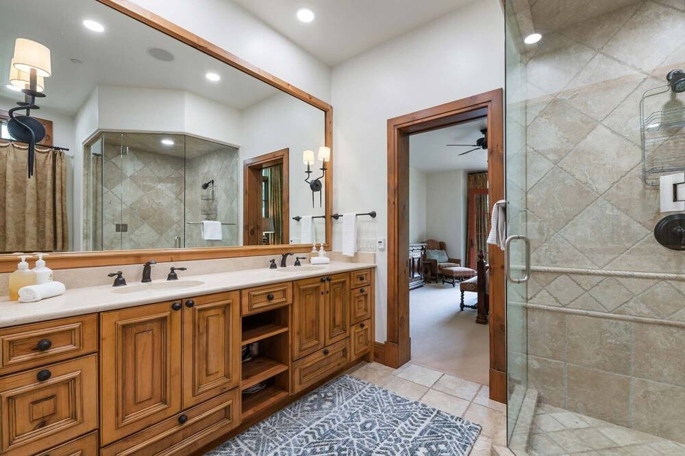 Photo of Bathroom in Edwards