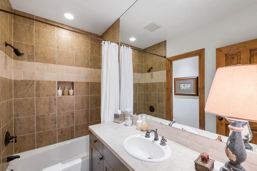 Photo of Bathroom in Edwards