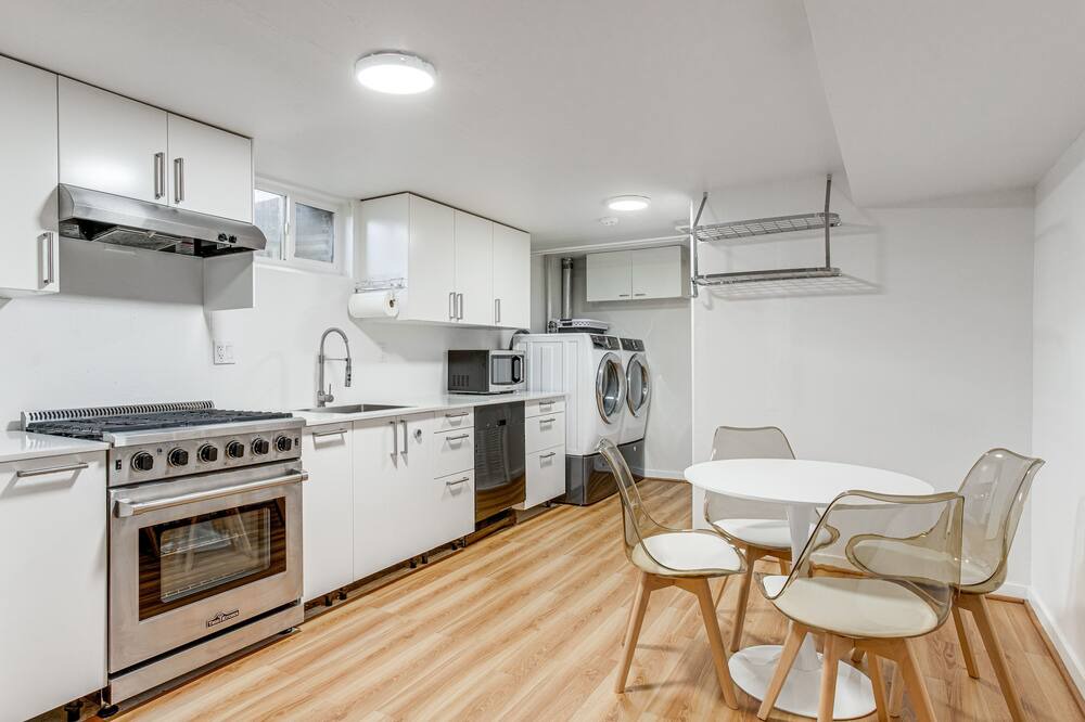 Photo of Kitchen in Barths