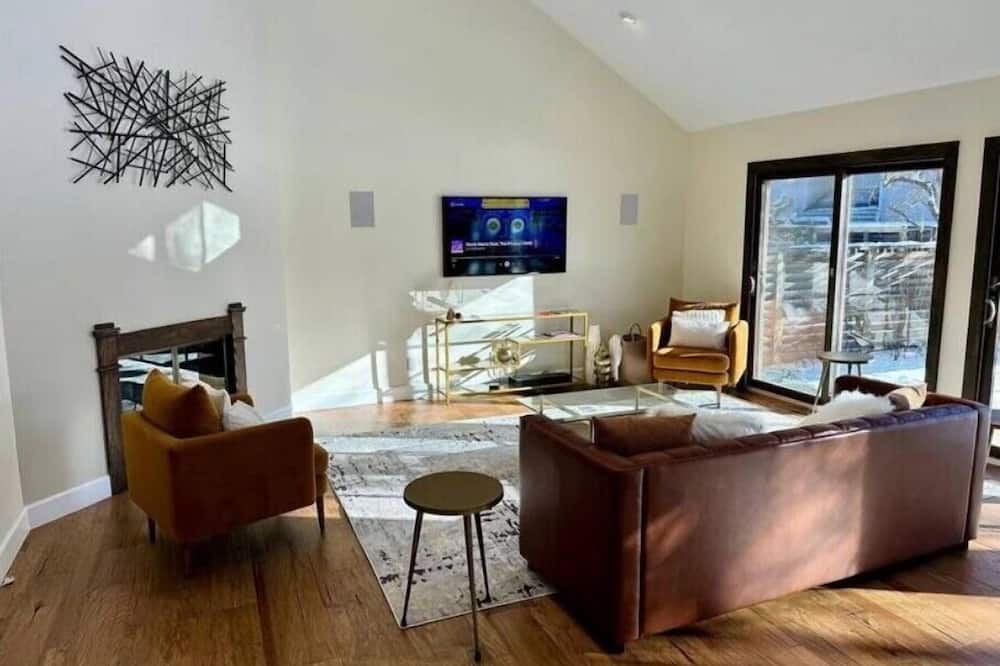 Photo of Livingroom in East Boulder