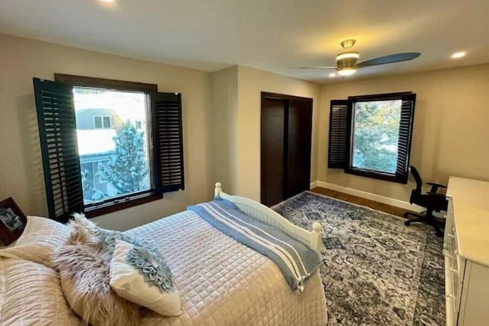 Photo of Bedroom in East Boulder