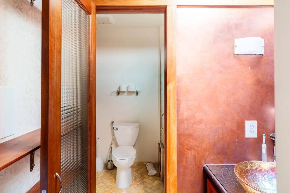 Photo of Bathroom in Glenwood Grove - North Iris