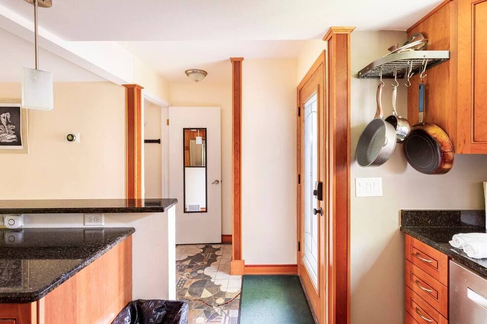 Photo of Kitchen in Glenwood Grove - North Iris
