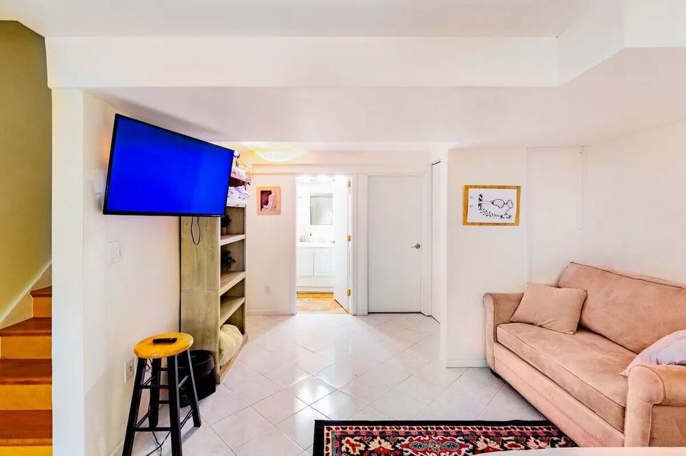 Photo of Livingroom in Glenwood Grove - North Iris
