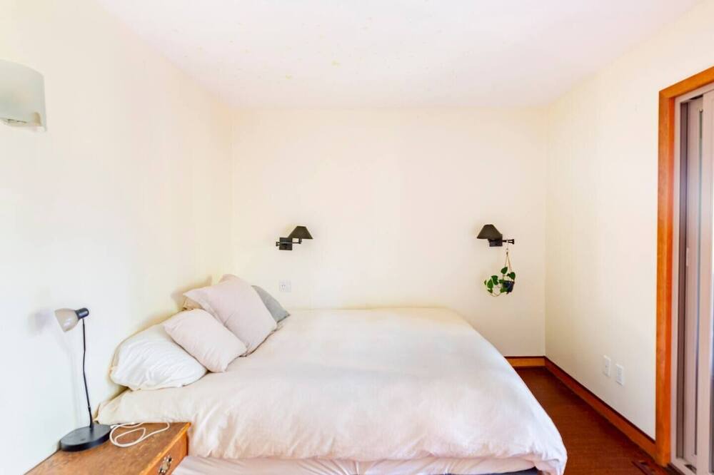 Photo of Bedroom in Glenwood Grove - North Iris