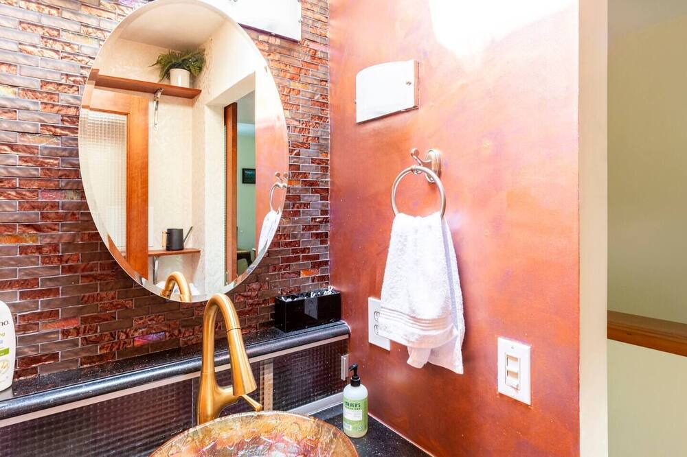 Photo of Bathroom in Glenwood Grove - North Iris