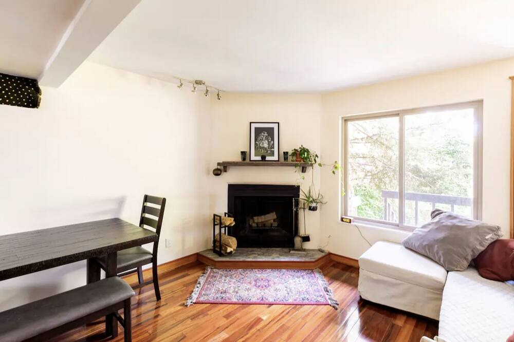 Photo of Livingroom in Glenwood Grove - North Iris