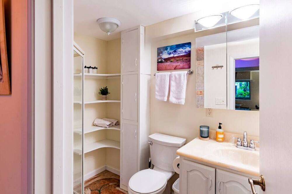 Photo of Bathroom in Glenwood Grove - North Iris