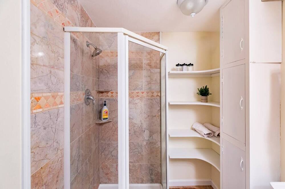 Photo of Bathroom in Glenwood Grove - North Iris