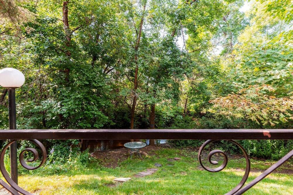 Photo of Outdoor in Glenwood Grove - North Iris